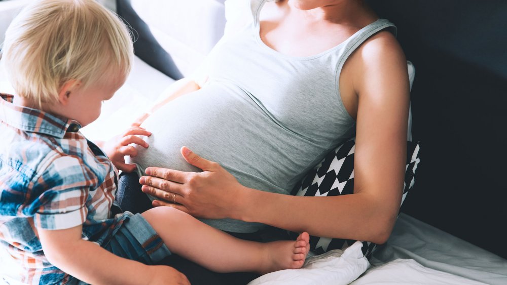 Pourquoi un bébé dit maman au début image